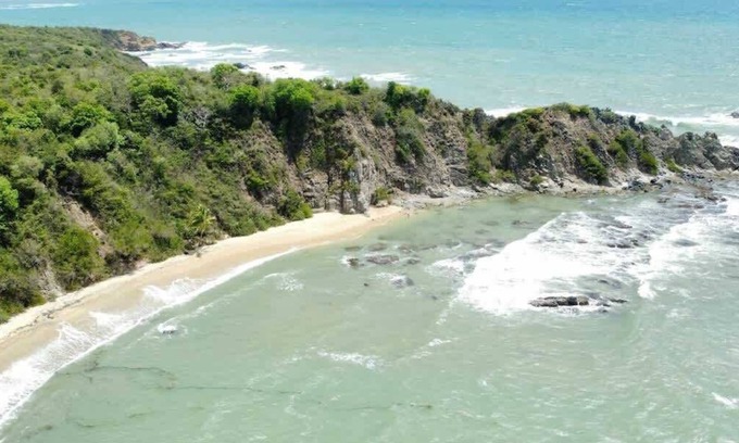 Camino Nuevo Villa | Ocean View Villa Steps Away from Beach