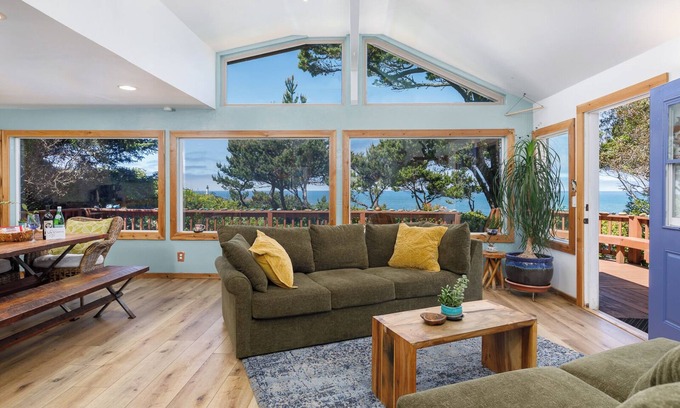Agate Beach Maison | Incroyable vue sur l'océan avec bain à remous, familial