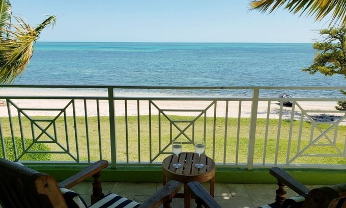 West End Appartement | 5 Star Resort: Magnifique condo sur la plage près de la piscine!