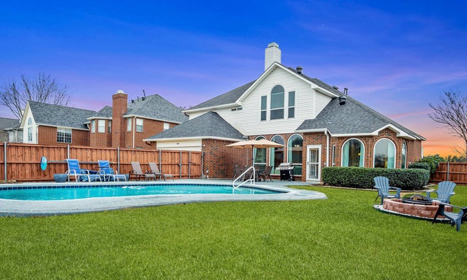 Rowlett Maison | Amazing Pool Home near Lake