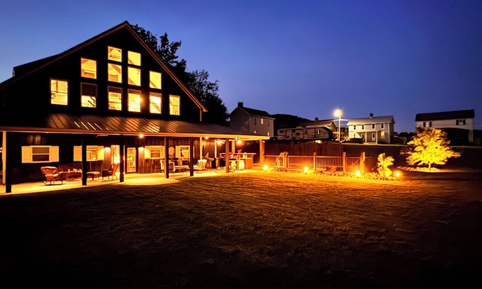 Roscoe Maison | Amazing Riverfront Home