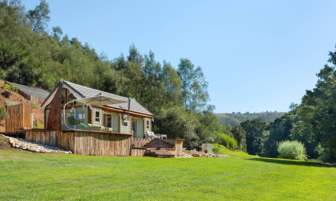 Ruiterbos Cabine | Amazing Riverside Retreat with Hot Tub & EcoPool