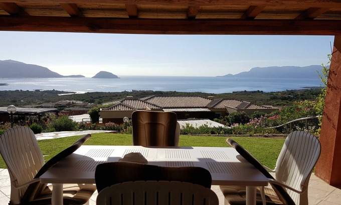 Golfo Aranci Villa | Villa avec vue mer imprenable sur Golfo Aranci, l'île de Tavolara et Figarolo