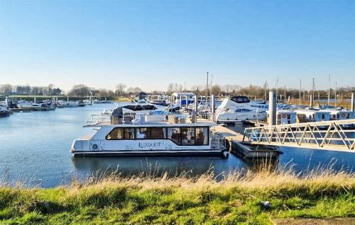 Ophoven Location De Bateaux | Amazing Ship In Ophoven With Kitchen