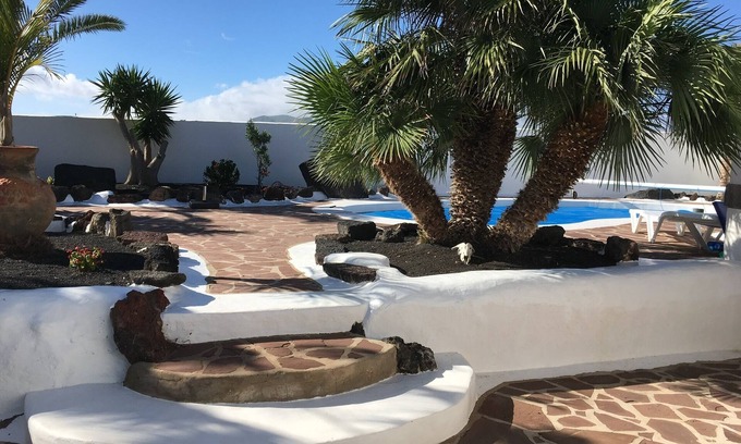 Soo Autre | Incroyable, spacieuse villa rurale avec piscine chauffée WIFI 3 chambres 3 salles de bain pour 6 personnes