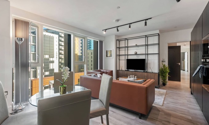North Acton Appartement | Amazing Two Bedroom in Icon Tower in North Acton by MySquare
