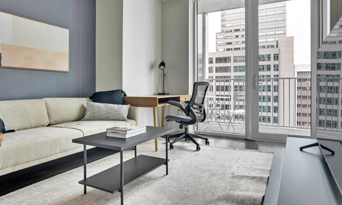 Uptown Appartement | Amazing Upper Downtown 1BR w/ Gym & Pool near 16th St Mall, by Blueground