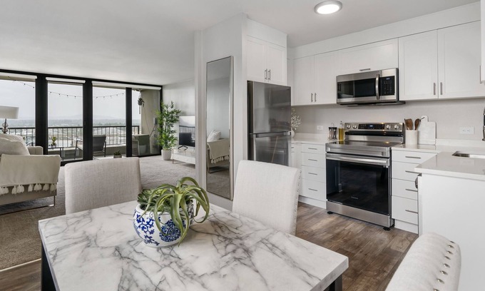 Downtown Portland Appartement | Amazing View High rise Condo in the heart of Downtown Portland with balcony