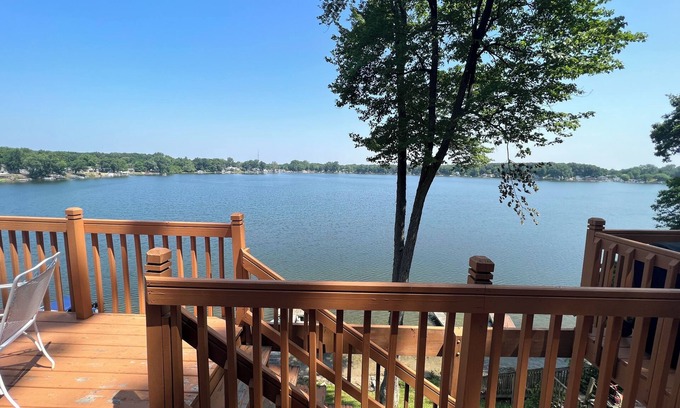 Middlebury Maison | Amazing view of Stone Lake from top deck. Thirty five miles from Notre Dame.
