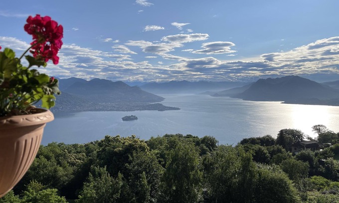 Levo Maison | Amazing view over the Lake, charming house surrounded by nature