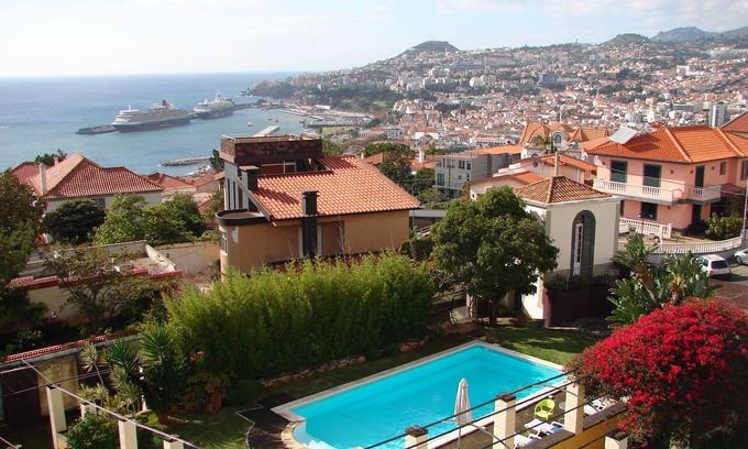 Santa Maria Maior Appartement | VUE IMPRENABLE sur la baie, près de la vieille ville, à pied de la ville, quartier calme