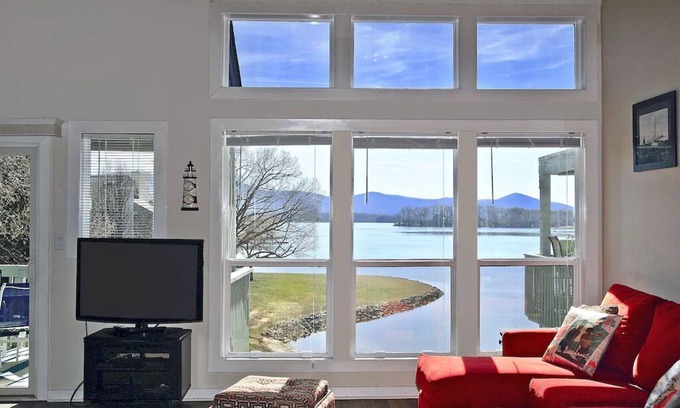 North Shore Copropriété | Amazing View, Quiet Cove of Bernards Landing, Sandy Beach, 3 Kings and Twin Bunk