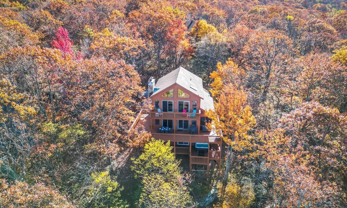 Nellysford Cabine | Amazing Views! Hot Tub - Gazebo - Pool Table - Arcade - Grill - WIFI - Fireplace
