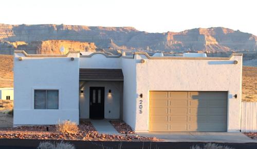Greenehaven Maison | Amazing Views and Prime Location