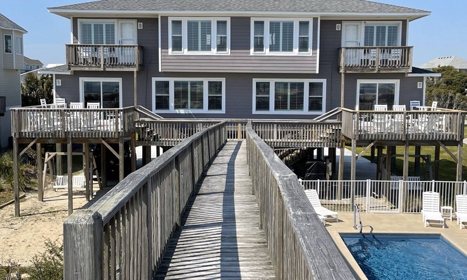 The Point Maison | VUES INCROYABLES !! Duplex en bord de mer (est) au point avec une piscine privée!