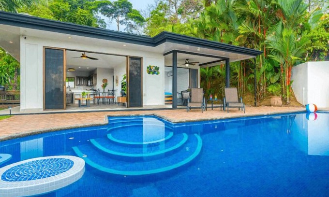 Ciudad Cortes Maison | Amazing views of Ojochal and Pacific Ocean-Walk to restaurant-private-Gated-Pool