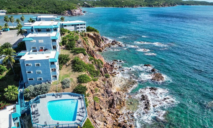 Bolongo Bay Copropriété | Amazing views! Spacious 2 BR,2 bath ocean front villa with 3 pools,2 restaurants