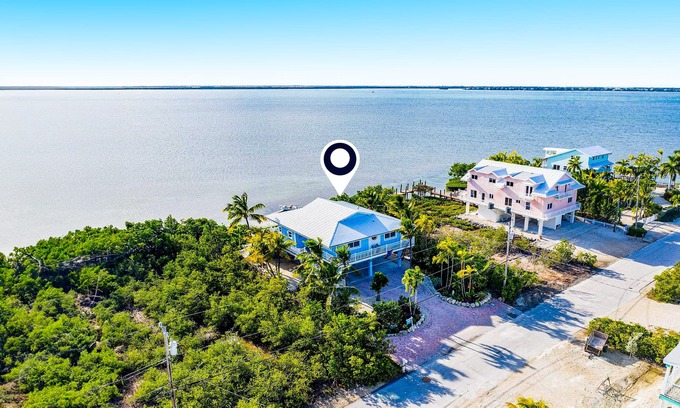 Cutthroat Harbor Estates Maison | Amazing waterfront home with private beach, dock, pool, WiFi & outdoor kitchen