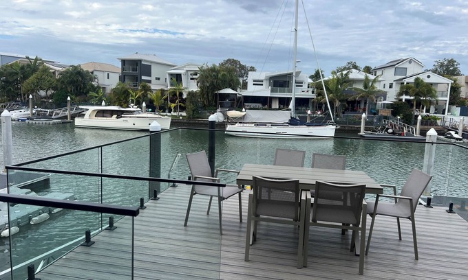 Coomera Maison | Amazing waterfront Luxury house&heated Pool& EV