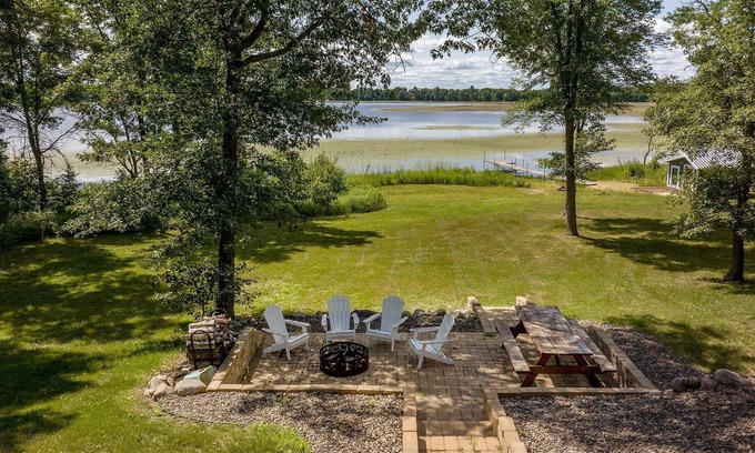 Ossipee Maison | Amazing Yard! Kayaks, Fire Pit, Games, Huge Family Room & More!