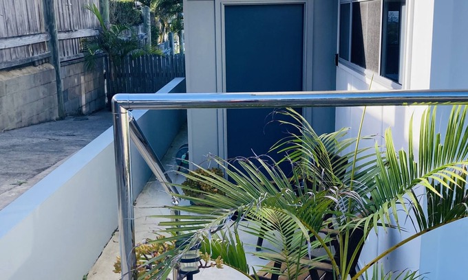 Yamba Appartement | Amblesea: a five minute walk to beaches and town. Located on Yamba hill.