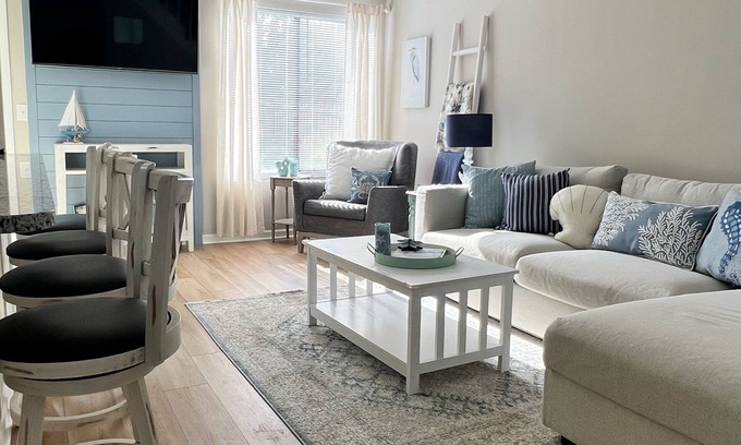 Fernandina Beach Maison | Amelia Island Extended Vacation Rental 1 Block from the Beach!
