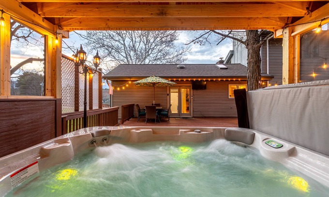 Cairo Cabine | Amenity-Rich Fun Cabin~HotTub*GameRm*20-min to Ski