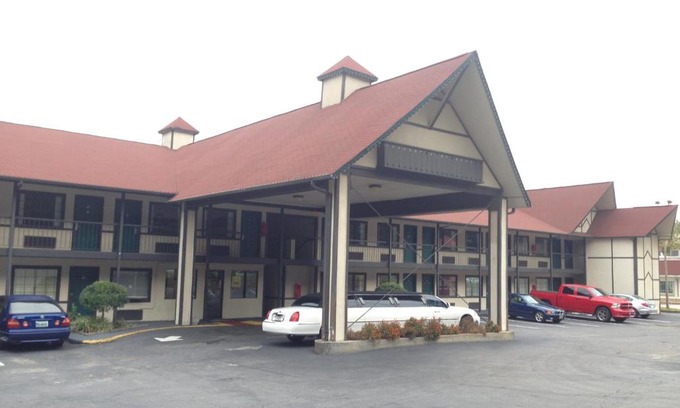 Helen Hôtel | Amerivu Inn & Suites - Helen - Downtown