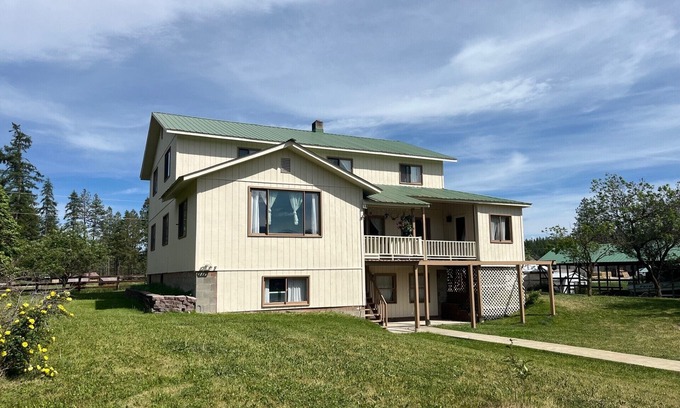 Rexford Maison | Lac Koocanusa, Eureka, West Kootenai, Rexford - 2. 5 Acre Retreat & Recreation