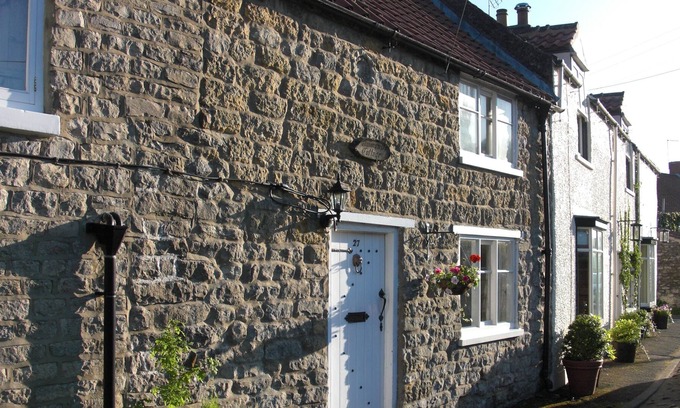 Kirkbymoorside Cottage | Cottage ammonite - maison de bord de la rivière confortable, caractère et éléments d'époque