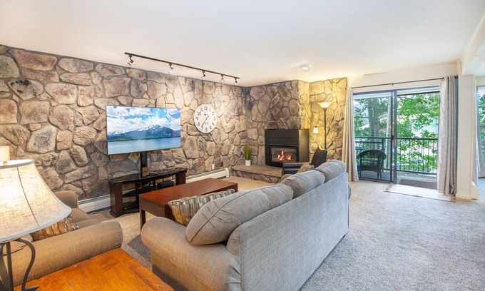 Dillon Copropriété | Near 5 Ski resorts! Hot tub, Pool, Lake View