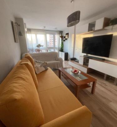 Parque Ayala Appartement | Amplio apartamento, playa, tren