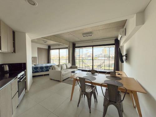 Constitucion Appartement | Amplio Loft con balcón sobre la Av 9 de Julio 6C