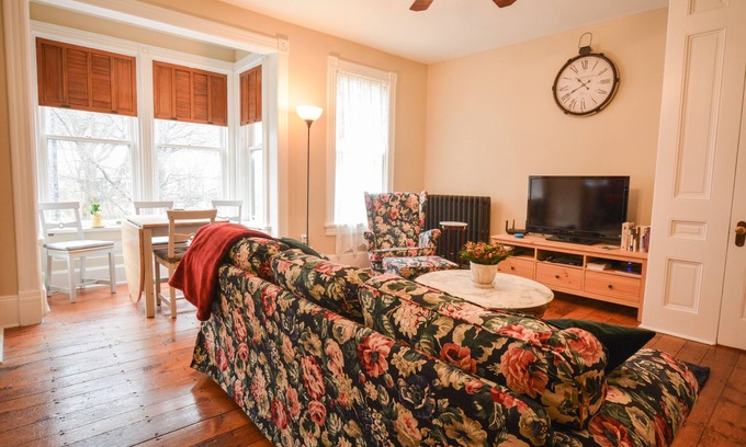 Ashfield Appartement | Amsterdam TownHouse / NYC Suite-Downtown Jim Thorpe Near Mauch Chunk Opera House!