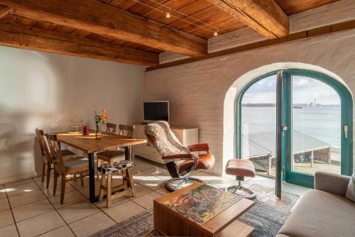 Holtenau Appartement | AmTiessenKai