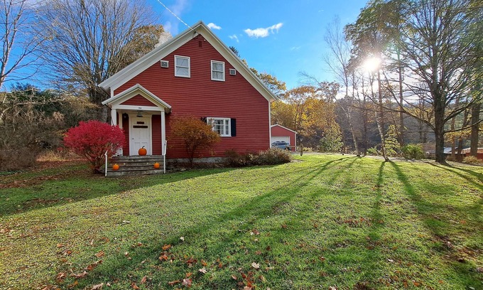 Cooperstown Maison | Amy's Schoolhouse --6 bedroom, minutes to Dreams Park and Cooperstown Center