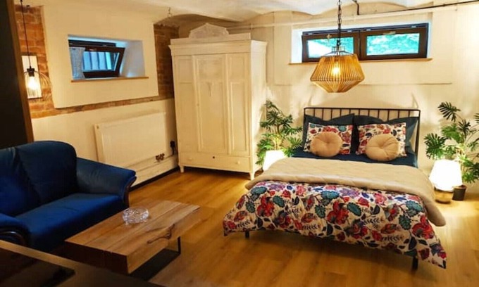 Brynow Appartement | An Atmospheric, Conveniently Located Studio With a Free Parking Spot