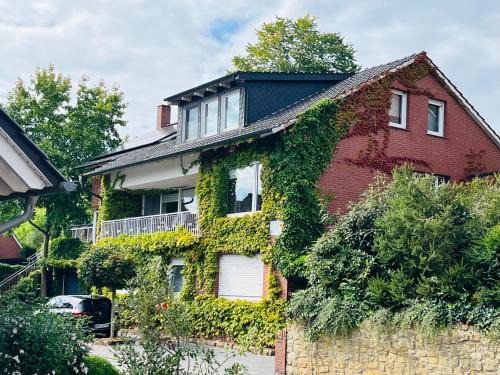 Bad Bentheim Appartement | "An der alten Mühle 1" Fewo 110 qm, zwei große Schlafzimmer, Südbalkon, Gartenterrasse & Wallbox
