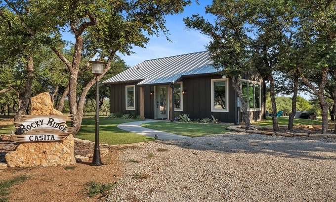 Graham Maison | An Enchanted Casita-Sleeps 4, Hot tub/Firepit,Pool