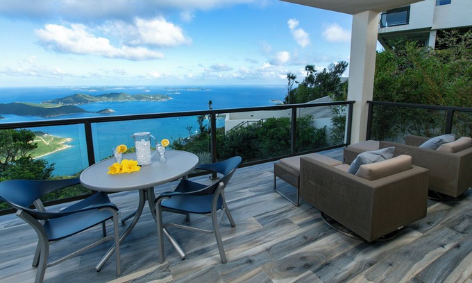 Lower Carolina Villa | Sur les vues de dessus de cette villa de luxe romantique 1BR / 1BA donnant sur tout VI