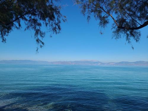 Kiato Appartement | An Oasis By The Beach