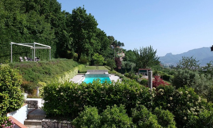 Cava de' Tirreni Villa | Une oasis entourée de verdure aux portes de la côte amalfitaine
