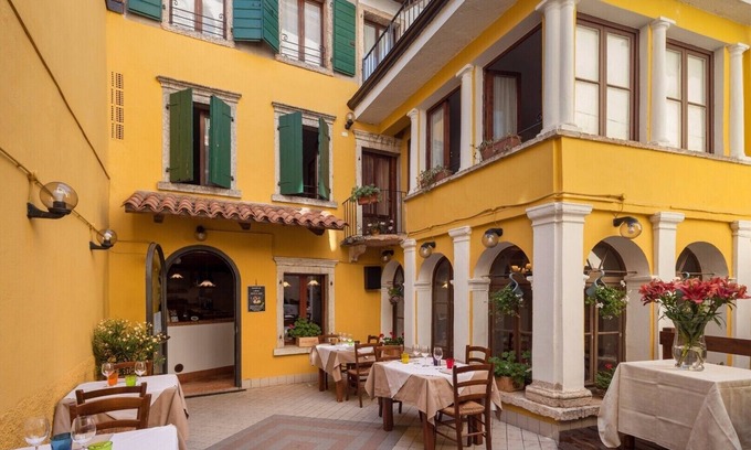 Caprino Veronese Lit Et Petit-Déjeuner | une ancienne auberge qui est un monument italien ... 200 ans « DOUBLE 5 »