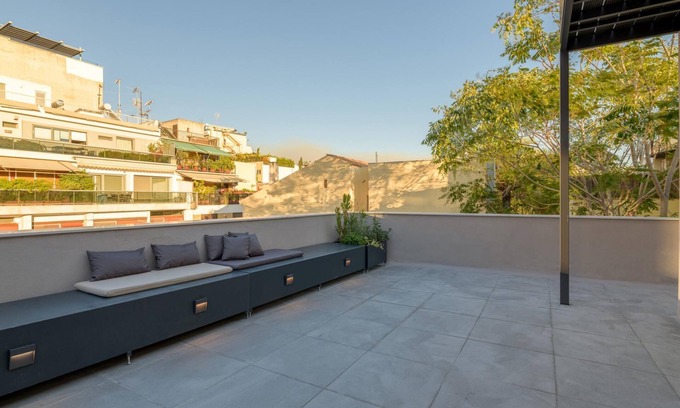 Plaka Appartement | An Outstanding 3 Bdrm Apartment in the Heart of Athens