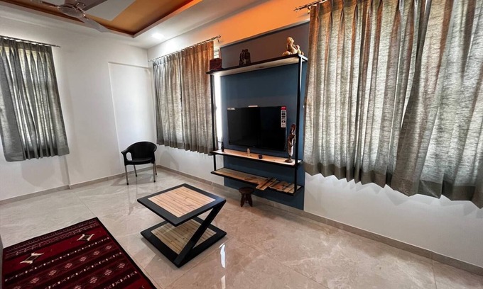 Nashik Appartement | Anahat Host-all : Cozy 2-bedroom apartment in Nashik with WiFi, AC Max 6 Pax