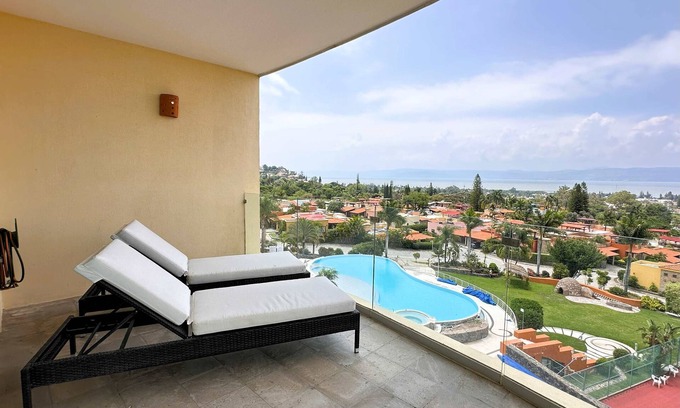 Ajijic Copropriété | ANANA El Dorado 305 | Piscine & Vue sur le Lac