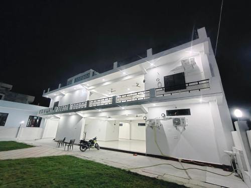 Varanasi Maison | ANAND BHAWAN Aj