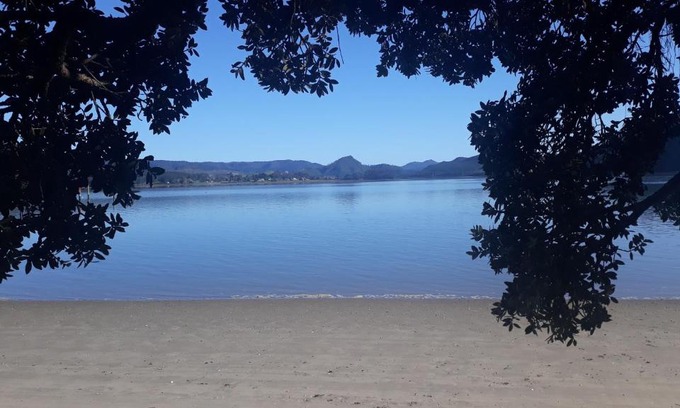Whangamata Maison | Anchor watch