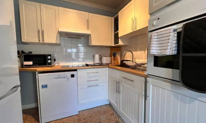 Blue Anchor Appartement | Anchors Away, Seaside Apartment with Sea Views, pet friendly.