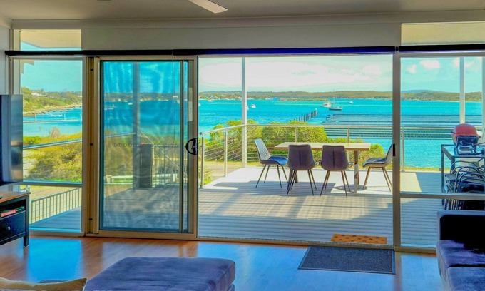 Lake Wangary Maison | Anchors Away sits in the perfect spot on the Esplanade with amazing views that seriously won't disappoint.